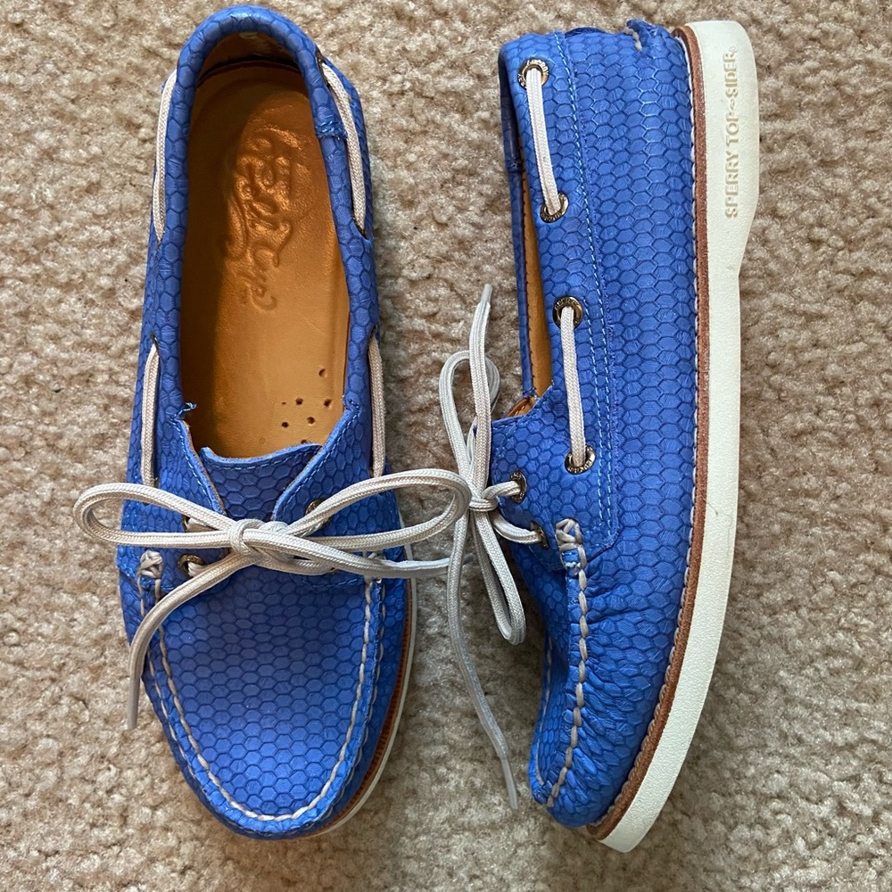 Sperry Gold Cup Royal Blue Honeycomb Shoes. Leather upper.